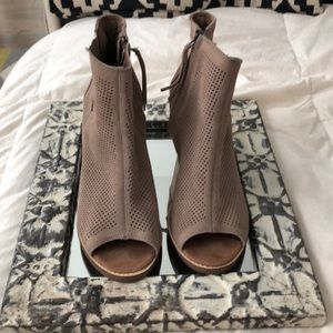 Toms Majorca Peep Toe Bootie - Stucco